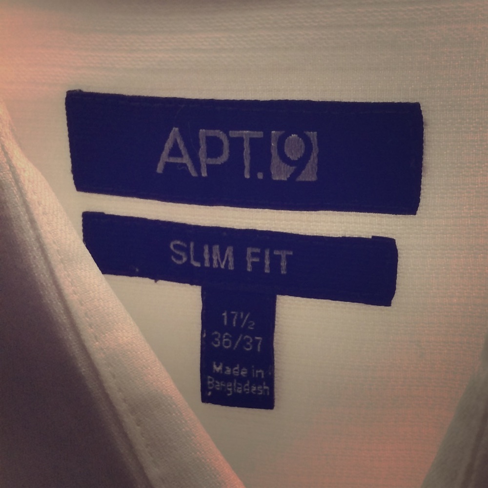 Slim fit APT9 button down shirt. 17/ 17½